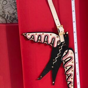 Valentino Garavani Rockstud Leather Swallow Bag Charm with Ornate Patterns. ♥️💝